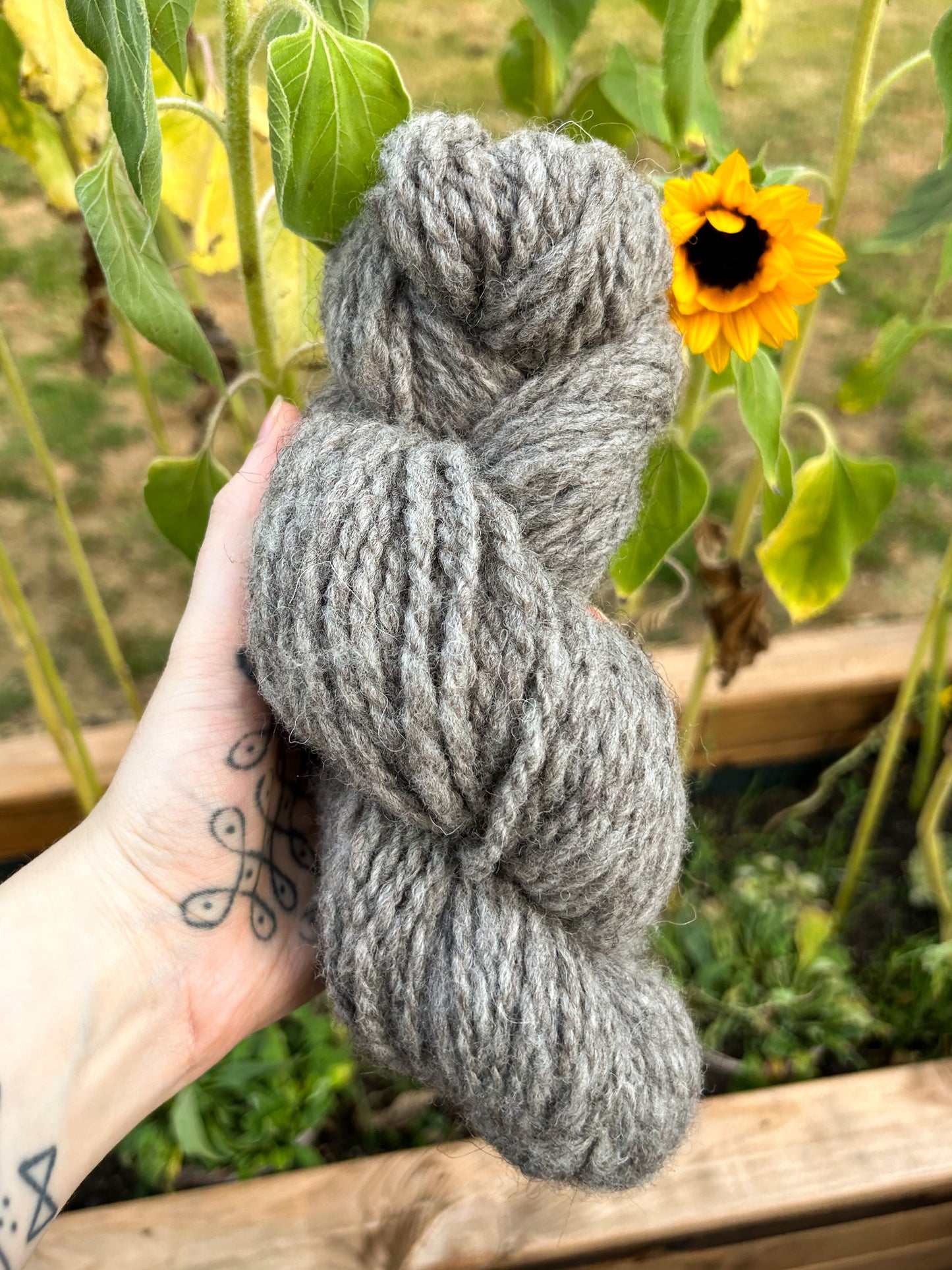 Handspun 2ply 100 % Grey Shetland Wool Skein ☆ 105g 2ply Yarn